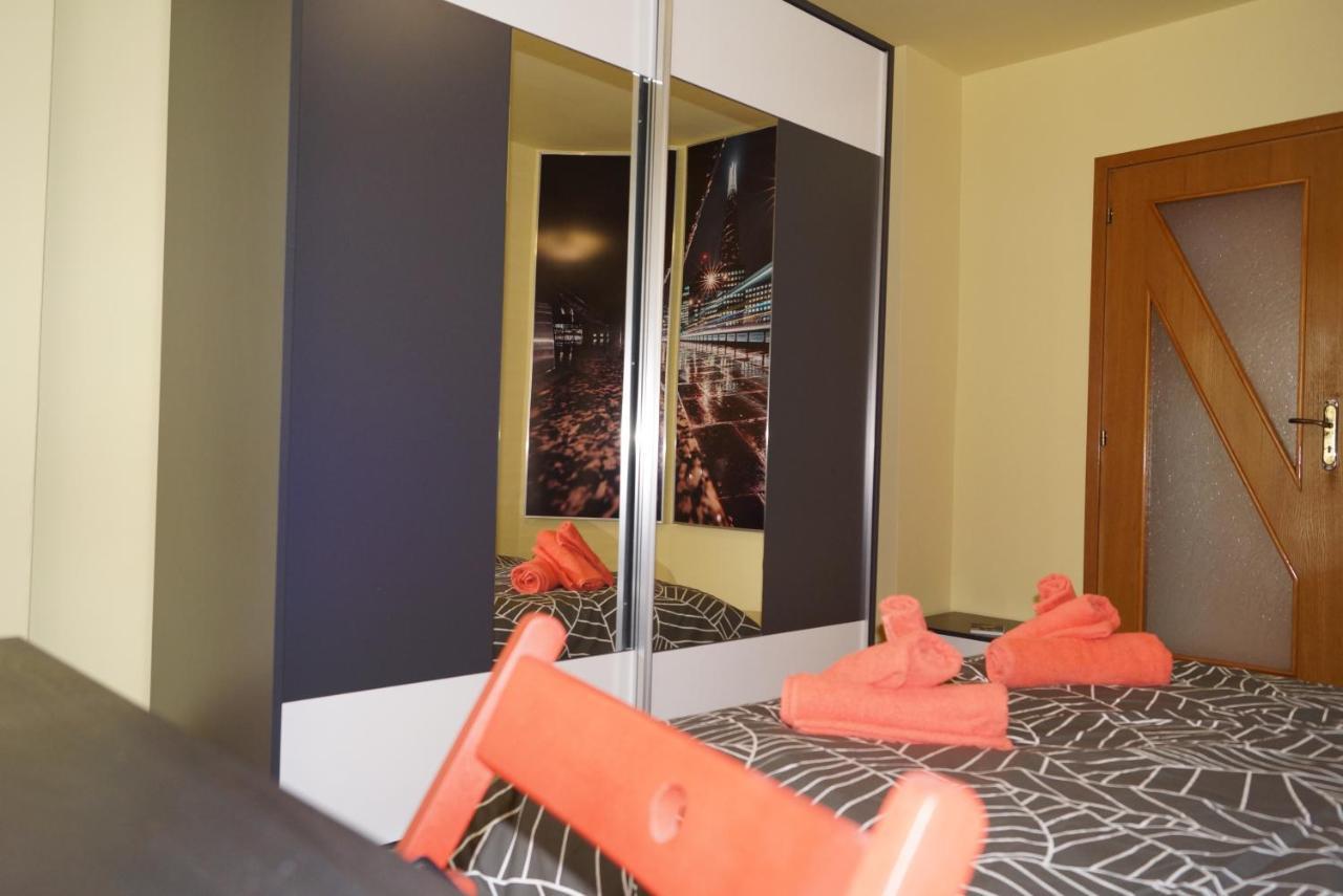 Spacious 2Bdr - Free Parking - Walk Everywhere - 300 Mbps Wifi Varna Exterior photo
